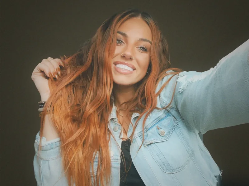 Syd, Omaha hair stylist specializing in extensions and color